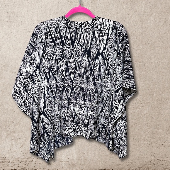 Moa Moa Shawl - Picture 2 of 3